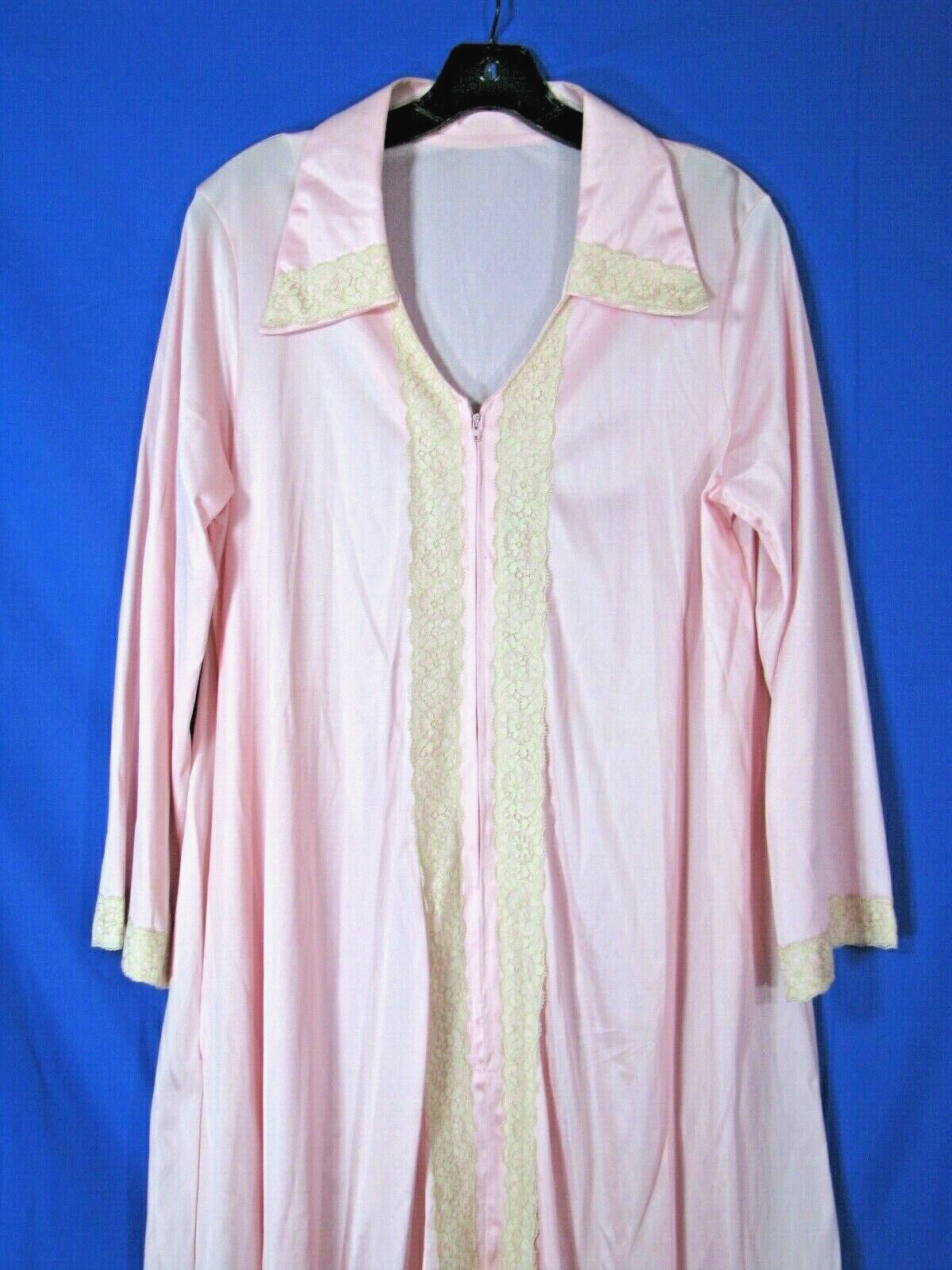 GILEAD Vintage PINK SHINY SATIN SILKY NYLON Zip-Up Robe CREAM LACE 1-Pocket SZ M