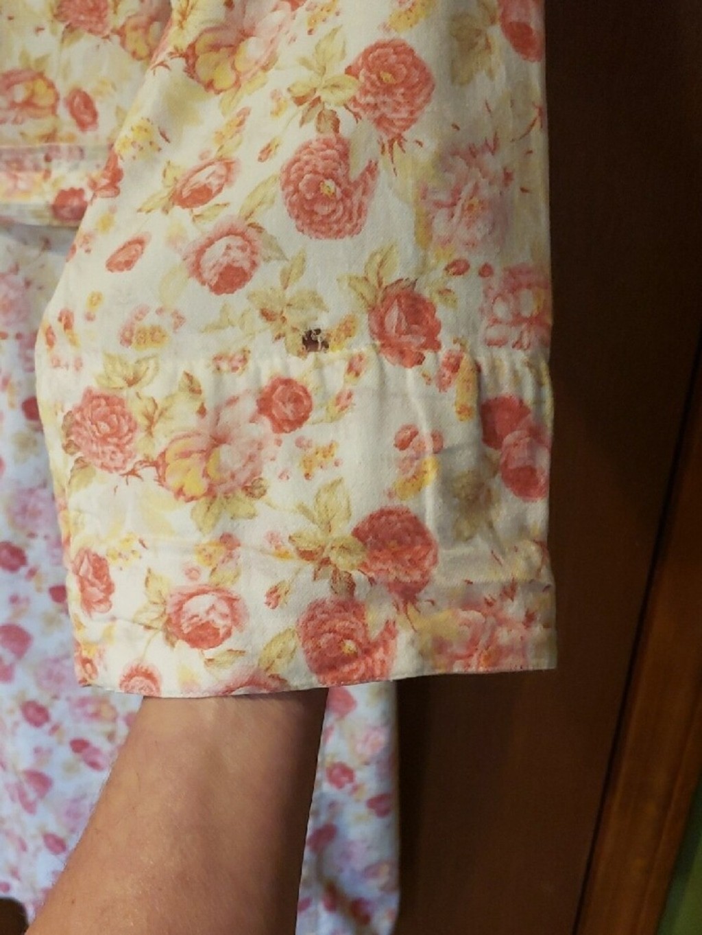 Vintage 90&rsquo;s 100% Cotton Victoria&rsquo;s Secret Garden Rose Floral Robe With Tie.