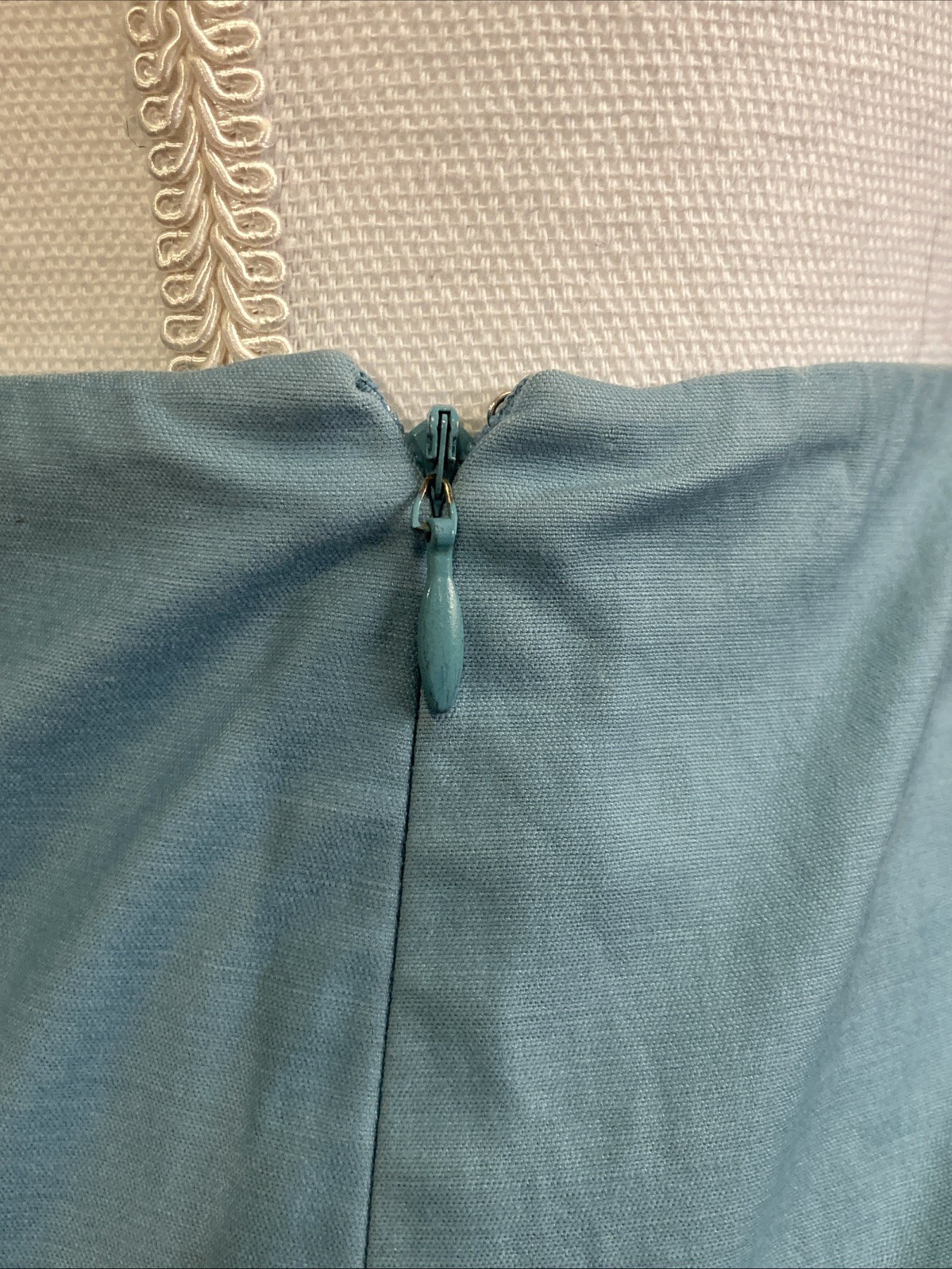 Vintage 1990s ALFANI Skirt Size 6 Light Blue Cotton Silk Blend Lined Ruffle Hem