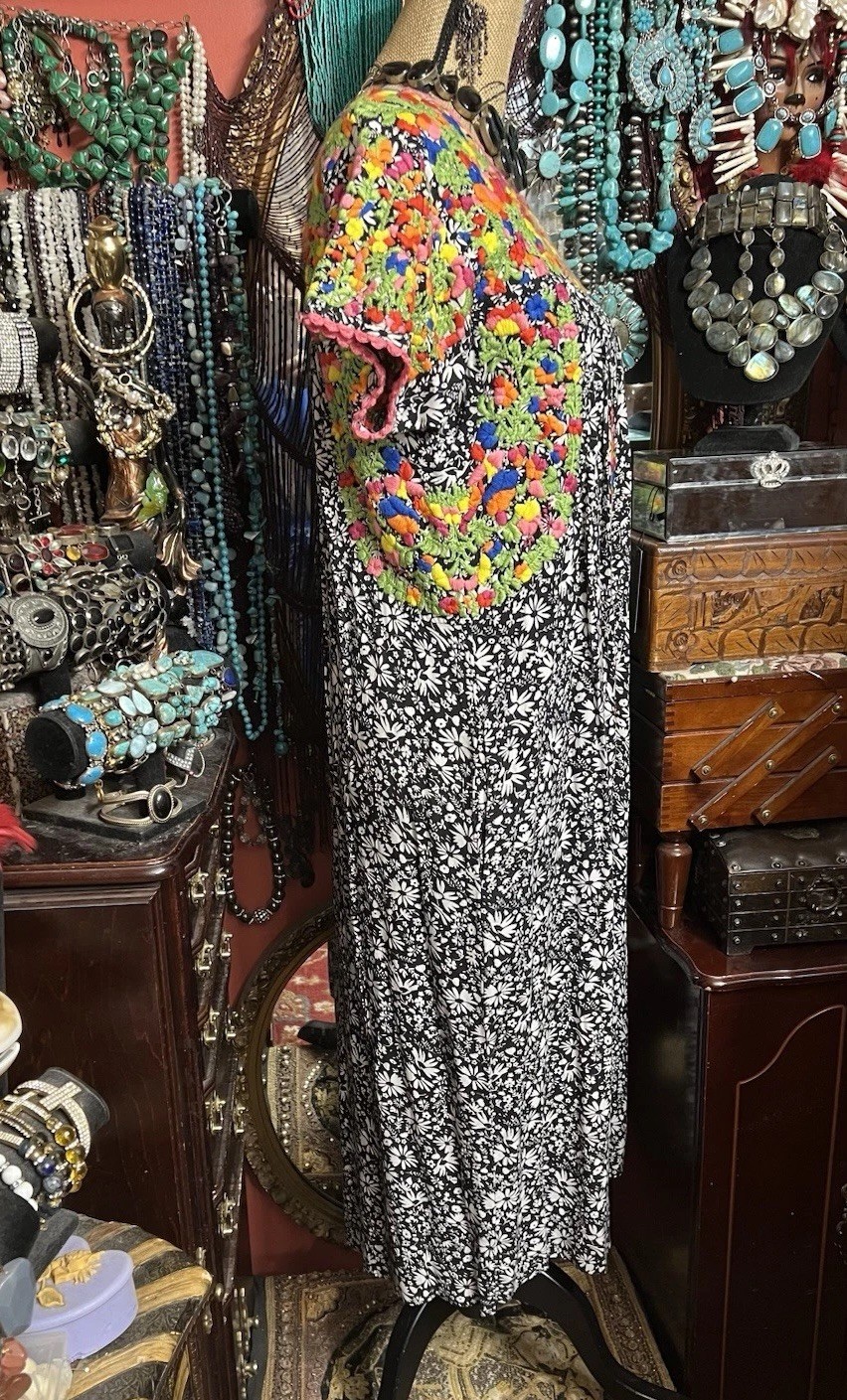 Beautiful “Sister Mary” Black And White Multi Floral Color Embroidery Oaxacan ML