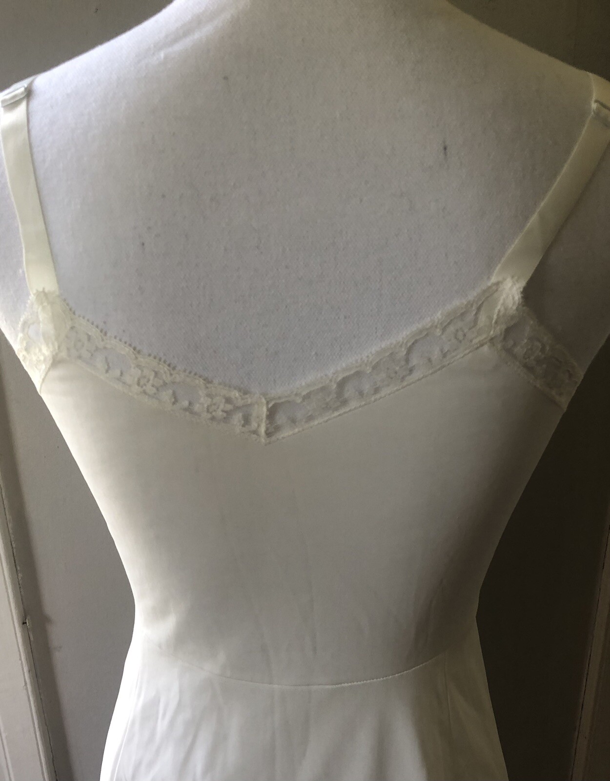 Vintage Gossard Artemis Lace Nylon Full Slip Lingerie 32C Beautiful