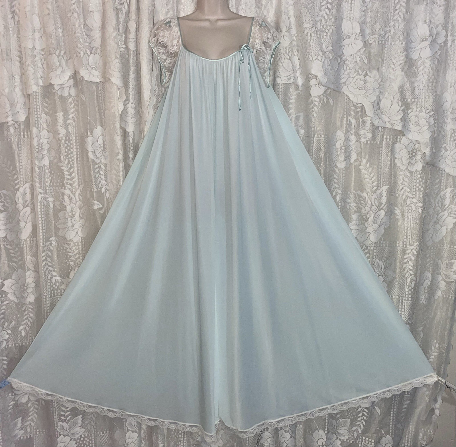 VTG L XL T LUCIE ANN Seafoam Full Swp Soft NYLON Nightgown Negligee Gown Tulips