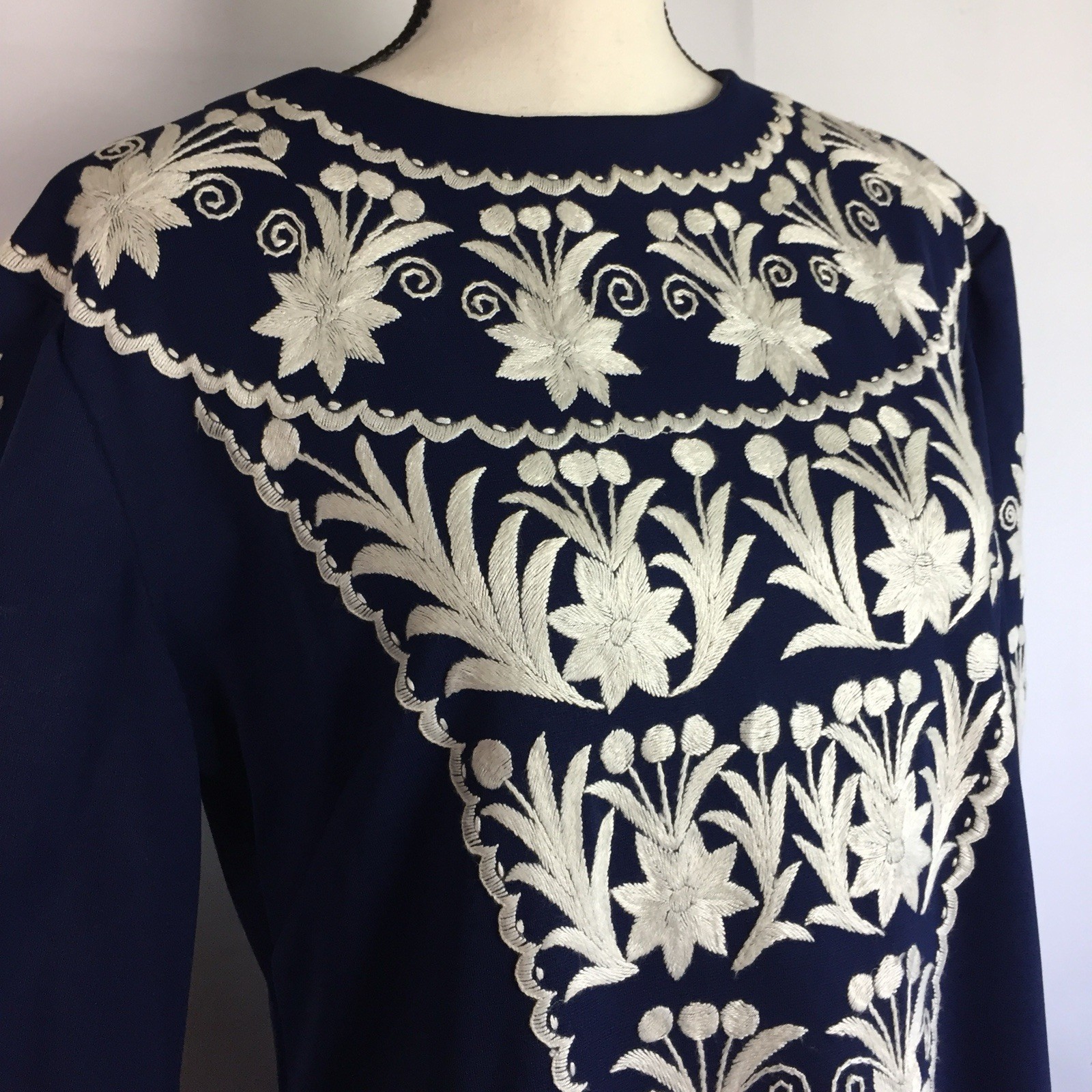 VTG Hand Embroidered Maxi Hostess Gown Dress 3/4 Bell Sleeves Knit 8-10 Bust 39&Prime;