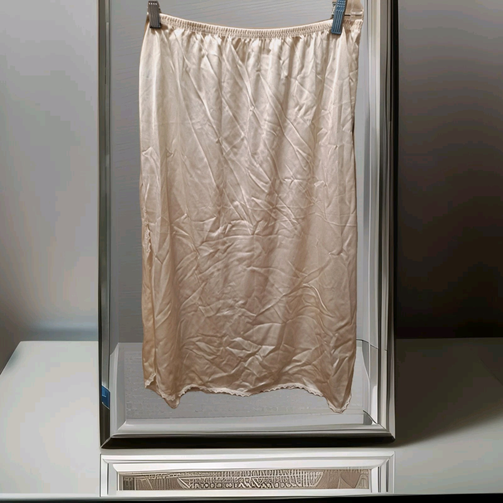 Vintage Vanity Fair Half Slip with 16&Prime; Slit Lace Size M Nude USA Dupont Nylon