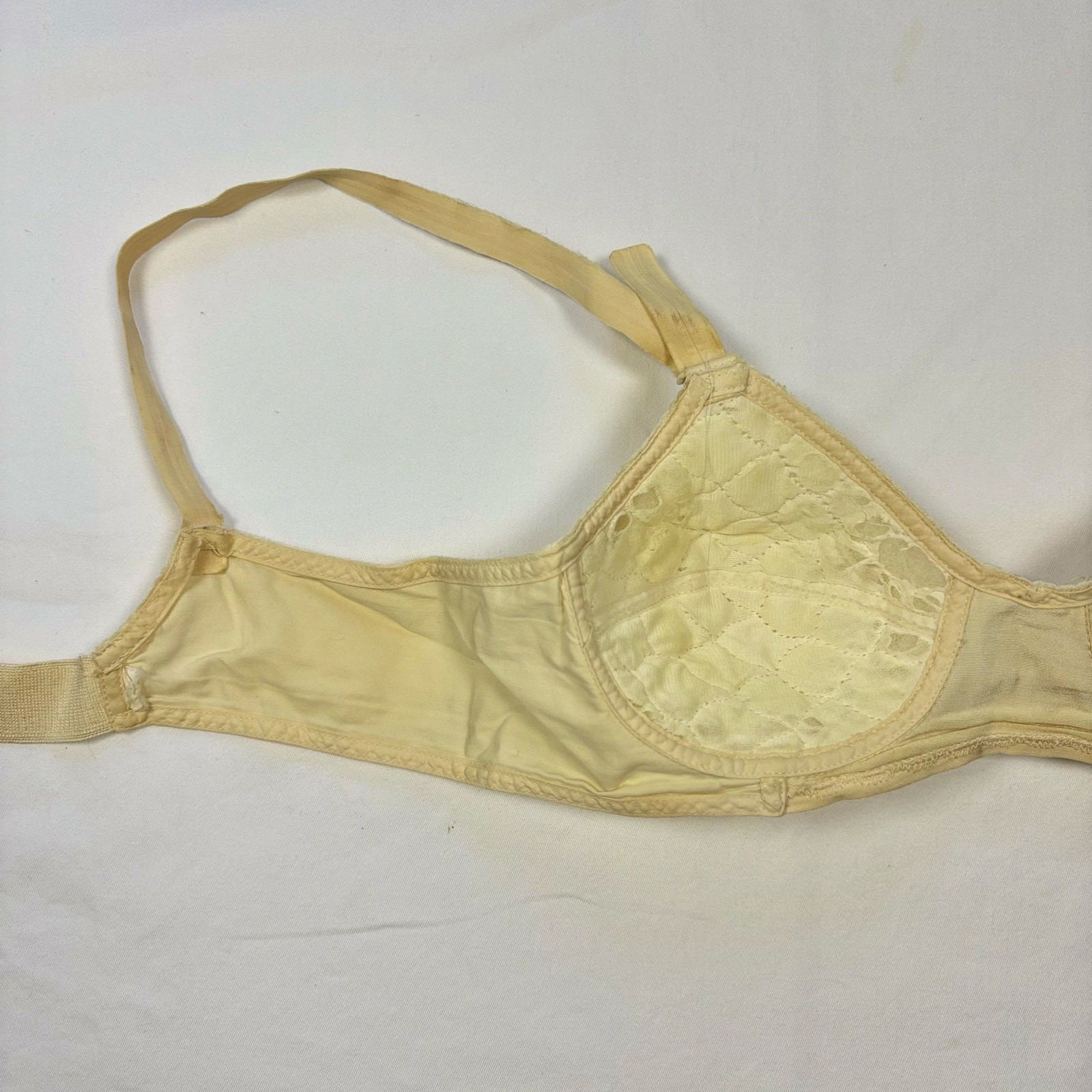 Vintage 1940s Cotton Bullet Bra Wireless Pointed Cup Cream WW2 Brassiere As Is