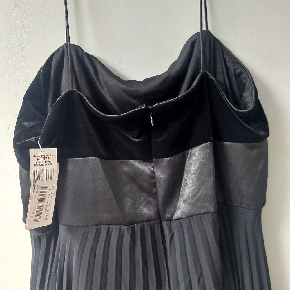 Alex Evenings Black Dress Size 12P Babydoll Velvet Satin Pleated