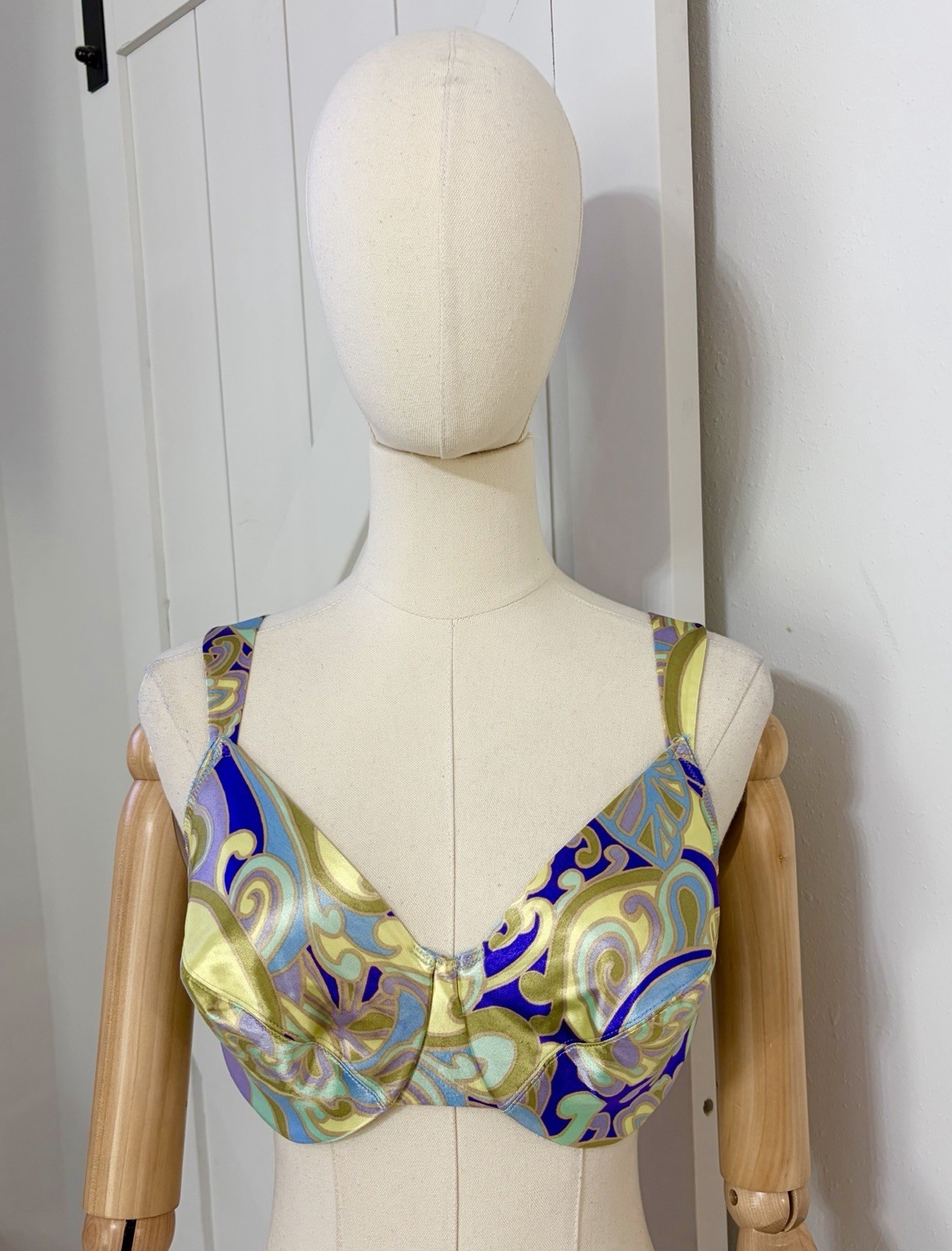 Vintage VICTORIA&rsquo;S SECRET Sz 34DD Second Skin SATIN Paisley Print Underwire Bra