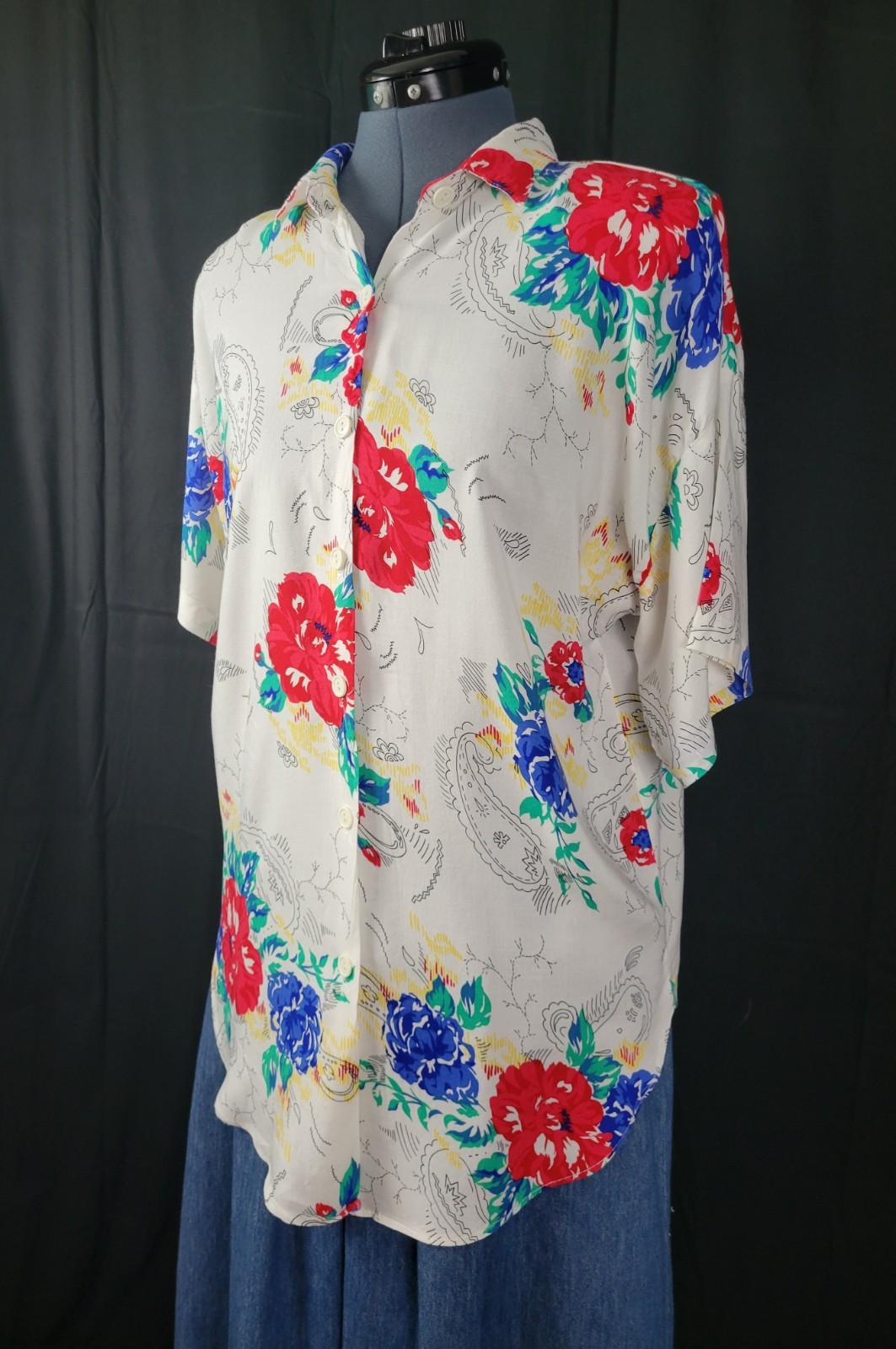 Vtg JP Cllctns White S/S Button Down w Red/Blue/Yellow/Green Florals Size S/M?