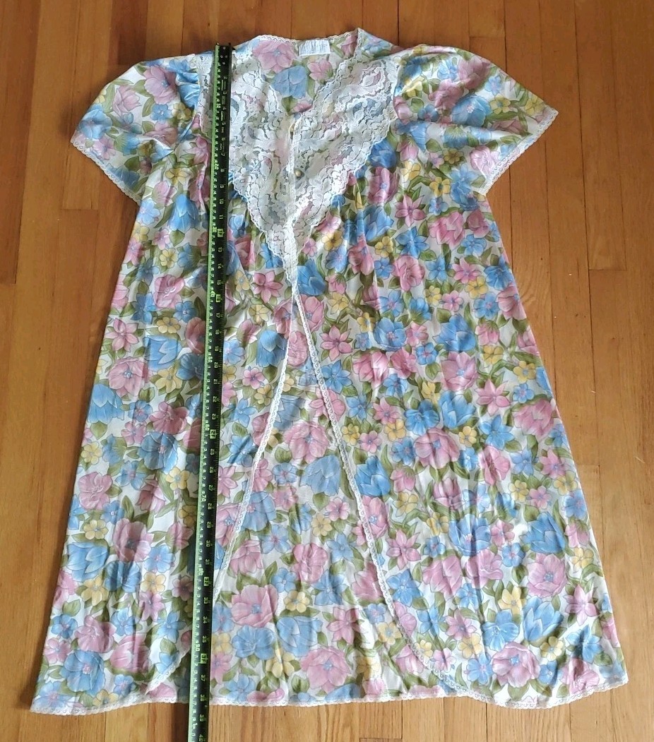 Vintage Vassarette Floral Robe Size Medium Nylon Lace Front Made In Usa