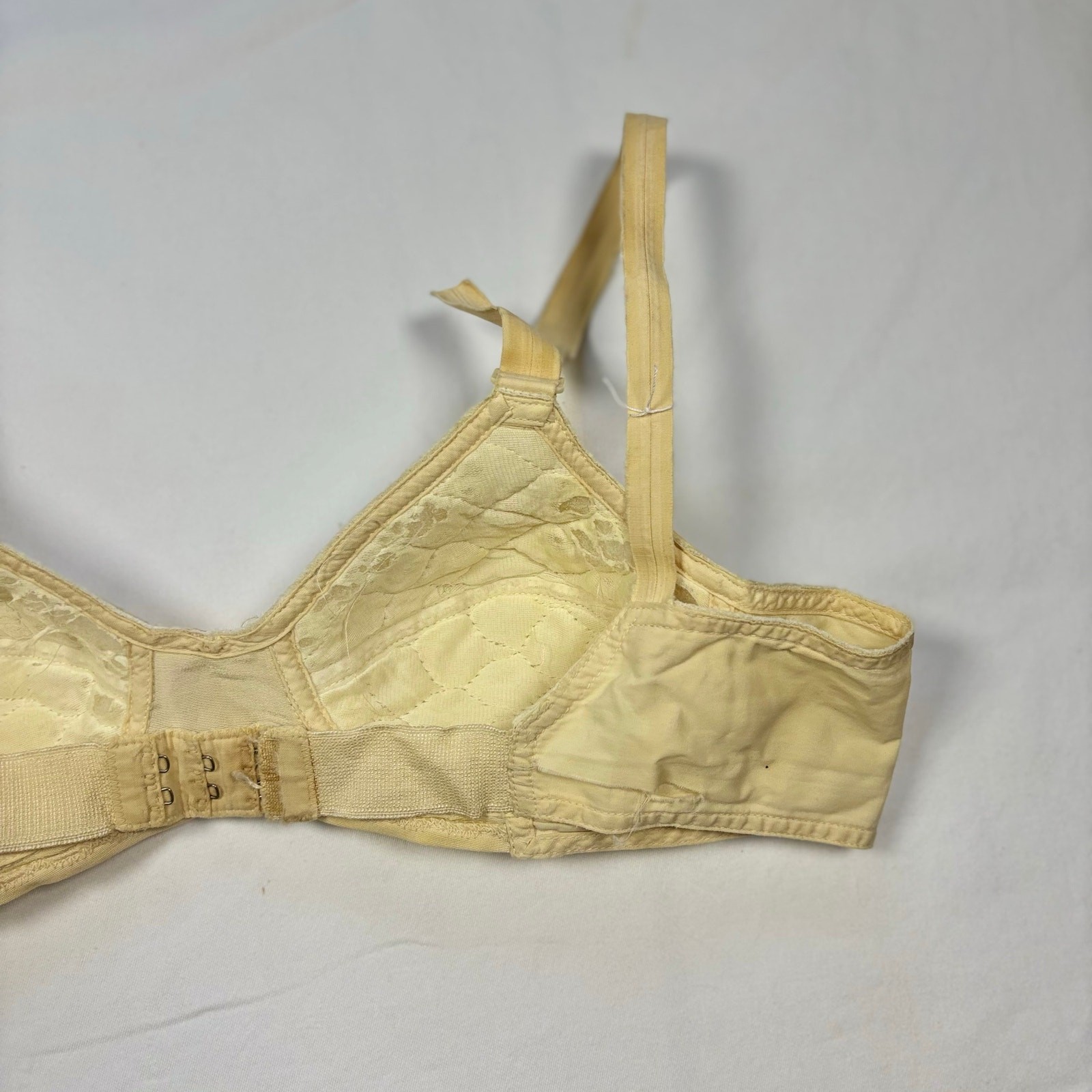 Vintage 1940s Cotton Bullet Bra Wireless Pointed Cup Cream WW2 Brassiere As Is