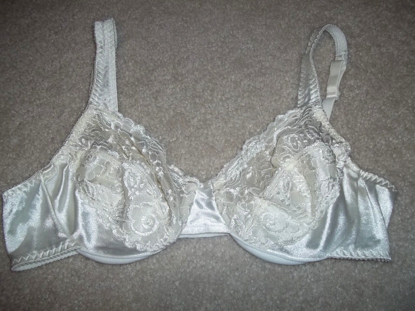 Vtg VASSARETTE 75-014 Second Skin Satin Embroidered Lace Floral 34C Bra ~ White
