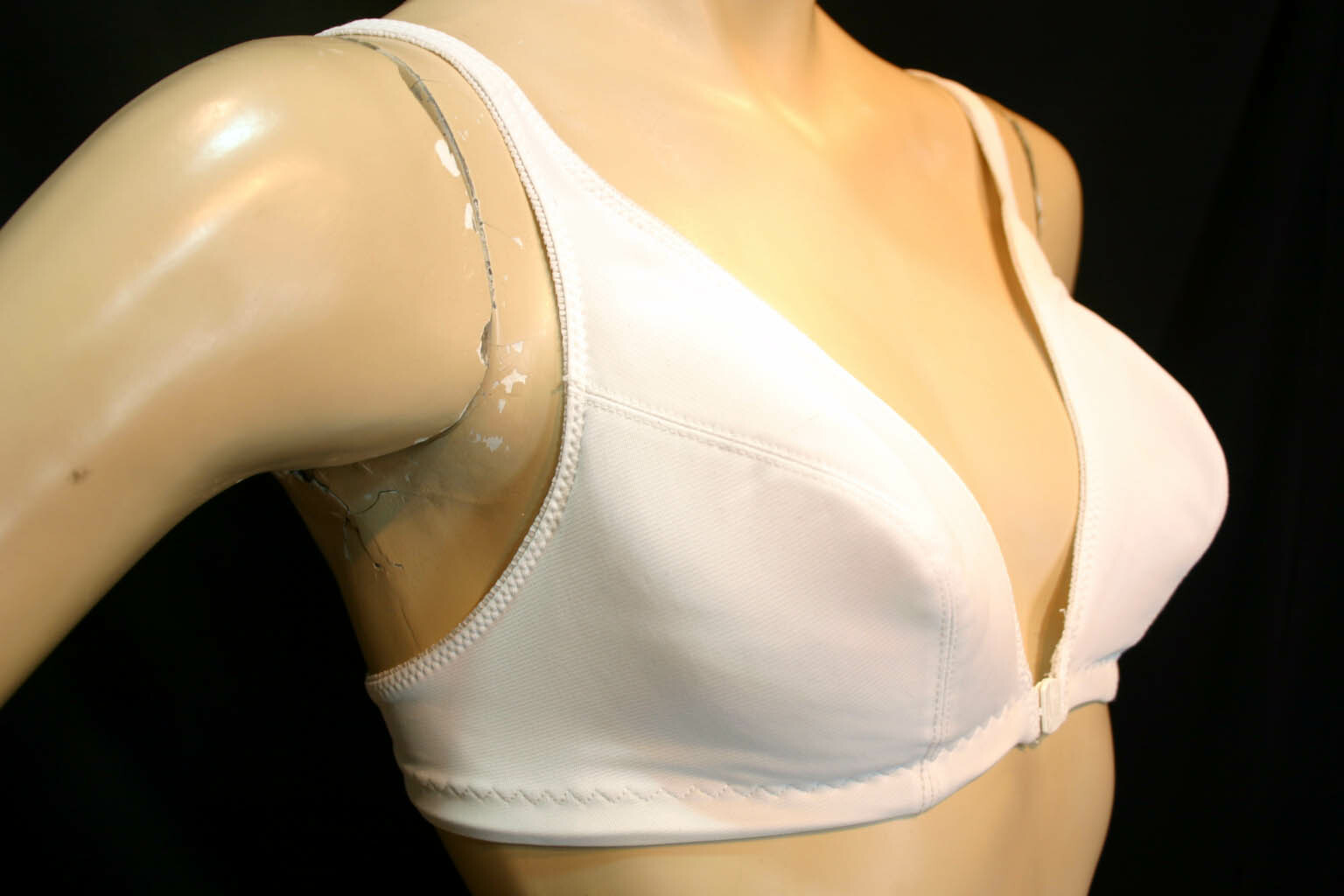 32C VTG 70s NOS Nylon FRONT CLOSE Bra Soft&rsquo;n Sensuous Exquisite Form P3489 1970s