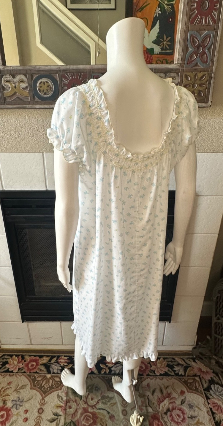 Miss Elaine Union Made Nightie VTG small Armpit To Armpit 21.5” Length 38.5”