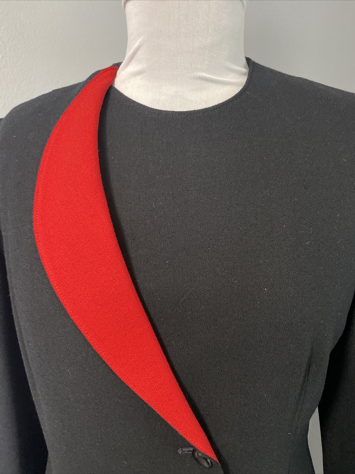 Vtg BERT NEWMAN 2-Pc Wool Black/Red Skirt Asymmetric Button Jacket Suit SZ 10