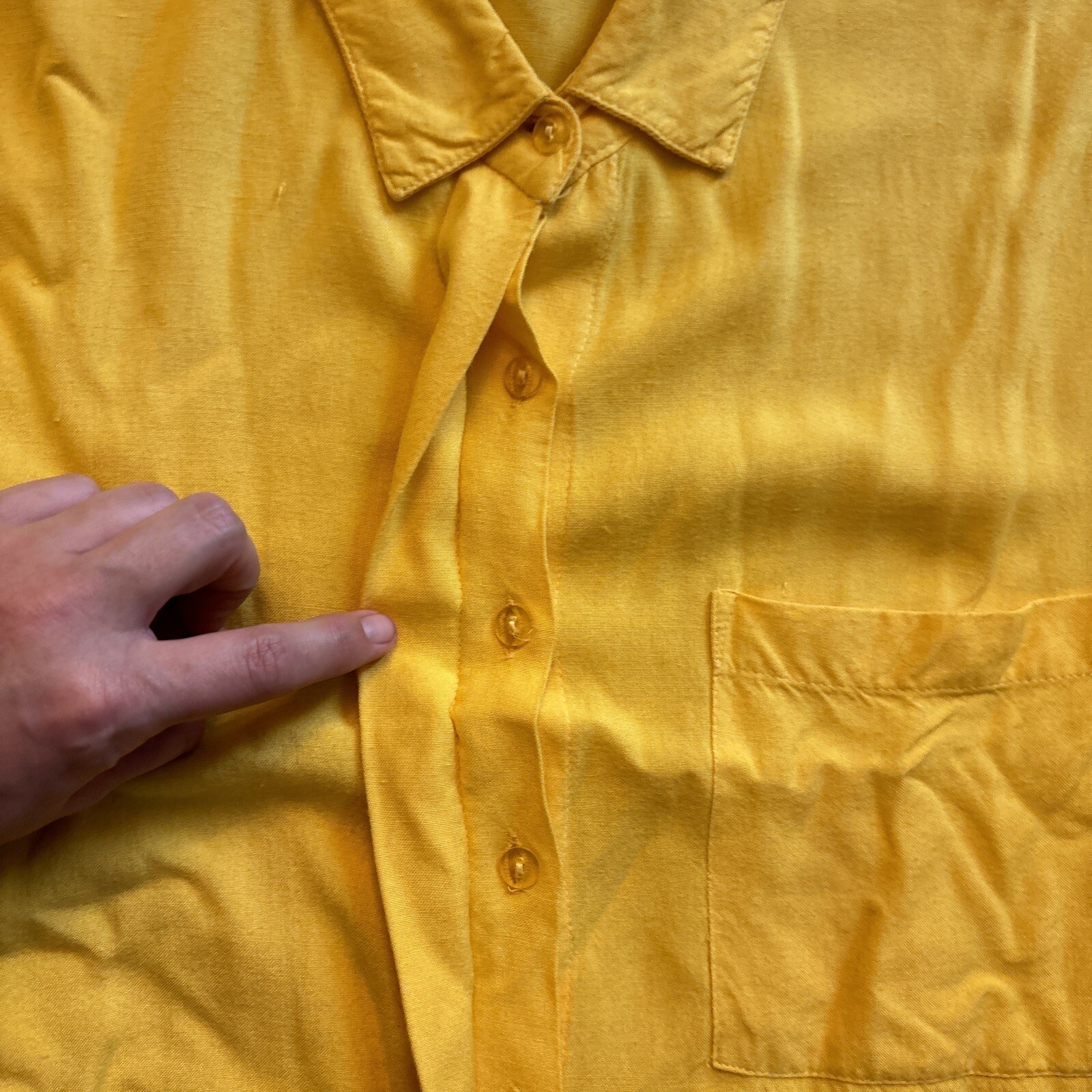 VTG Entity Women&rsquo;s 42 Yellow Button Down Long Sleeved Pocket Blouse