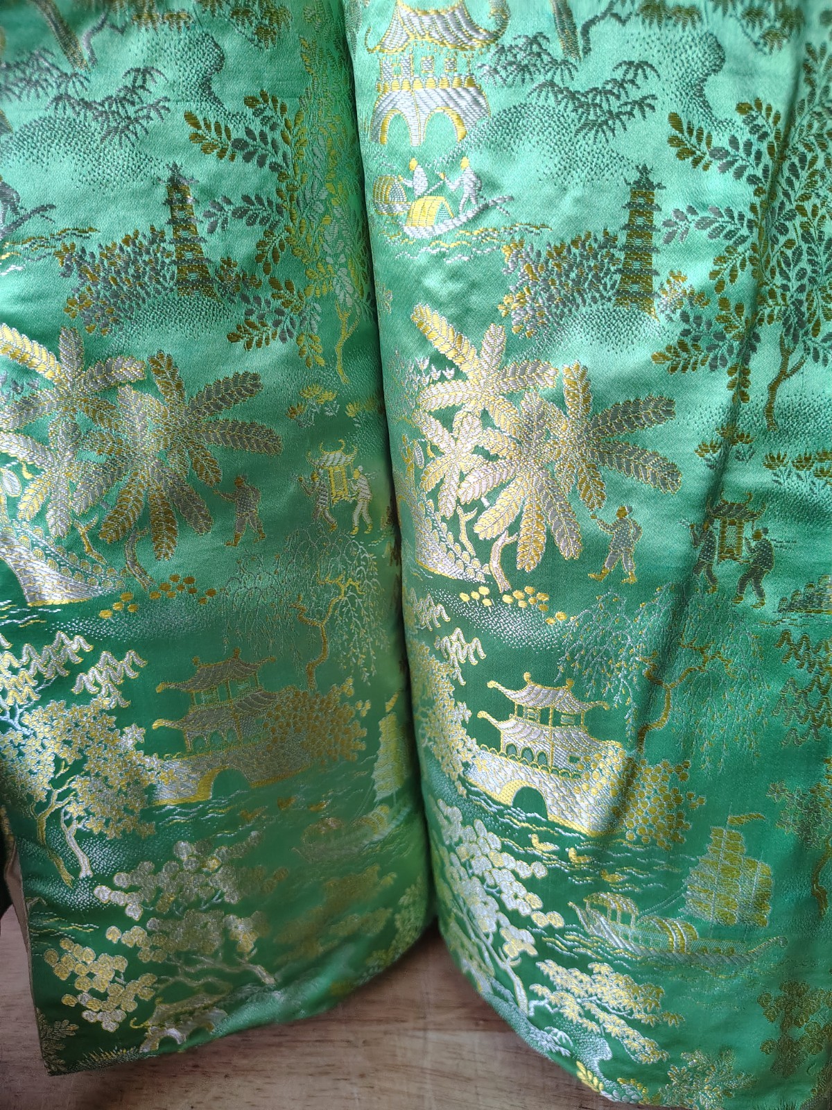 1950&rsquo;S LADIES GREEN SILK BROCADE JACKET AND MATCHING DRAWSTRING HANDBAG YOKOHAMA