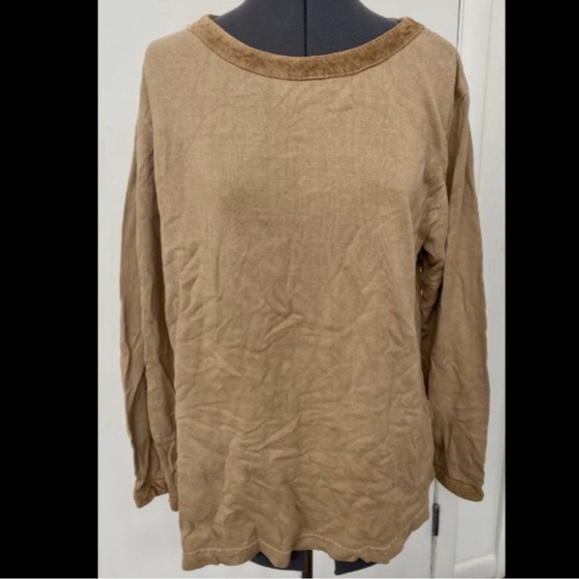 VINTAGE 1980s CP SHADES LADIES TAN COTTON KNIT LONG SLEEVE TOP VELVET TRIM M