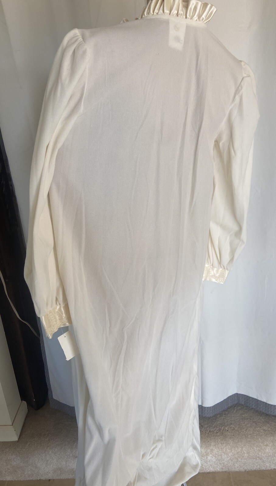 Vintage NWT S Donna Richard Gilligan O&rsquo;Malley Nightgown Lace Satin Trim Cream