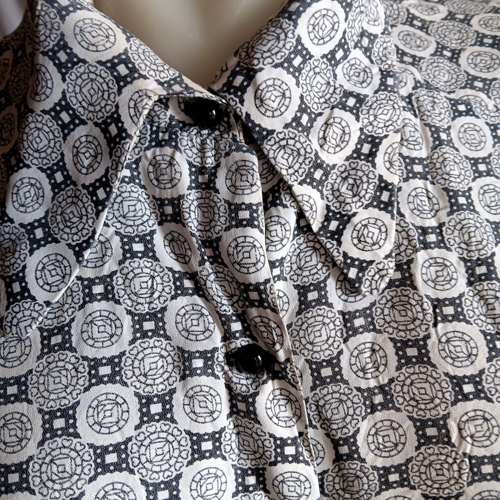 True Vintage Blouse Medium 1960&rsquo;s Geometric Print Button-Up Top Pointed Collar