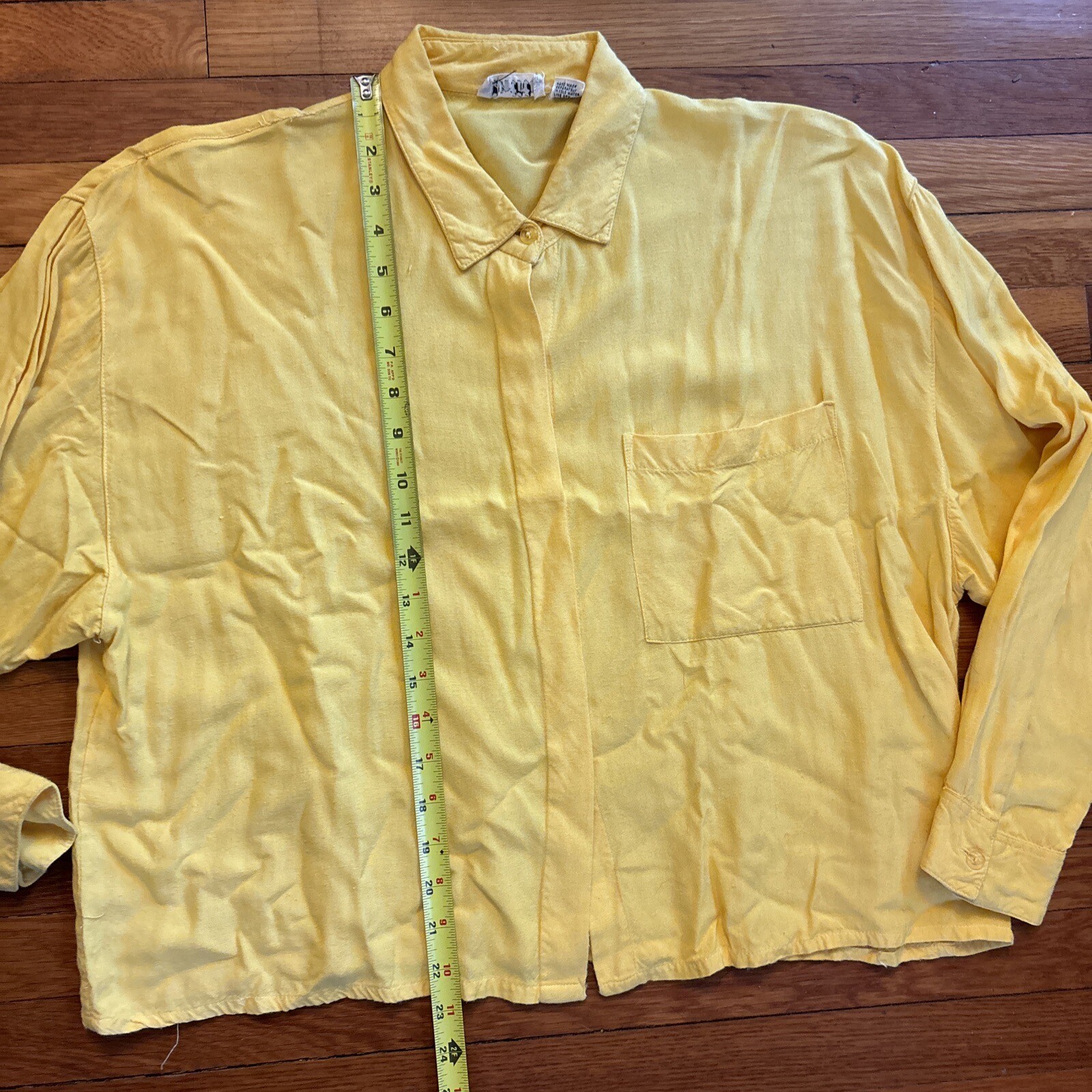 VTG Entity Women&rsquo;s 42 Yellow Button Down Long Sleeved Pocket Blouse
