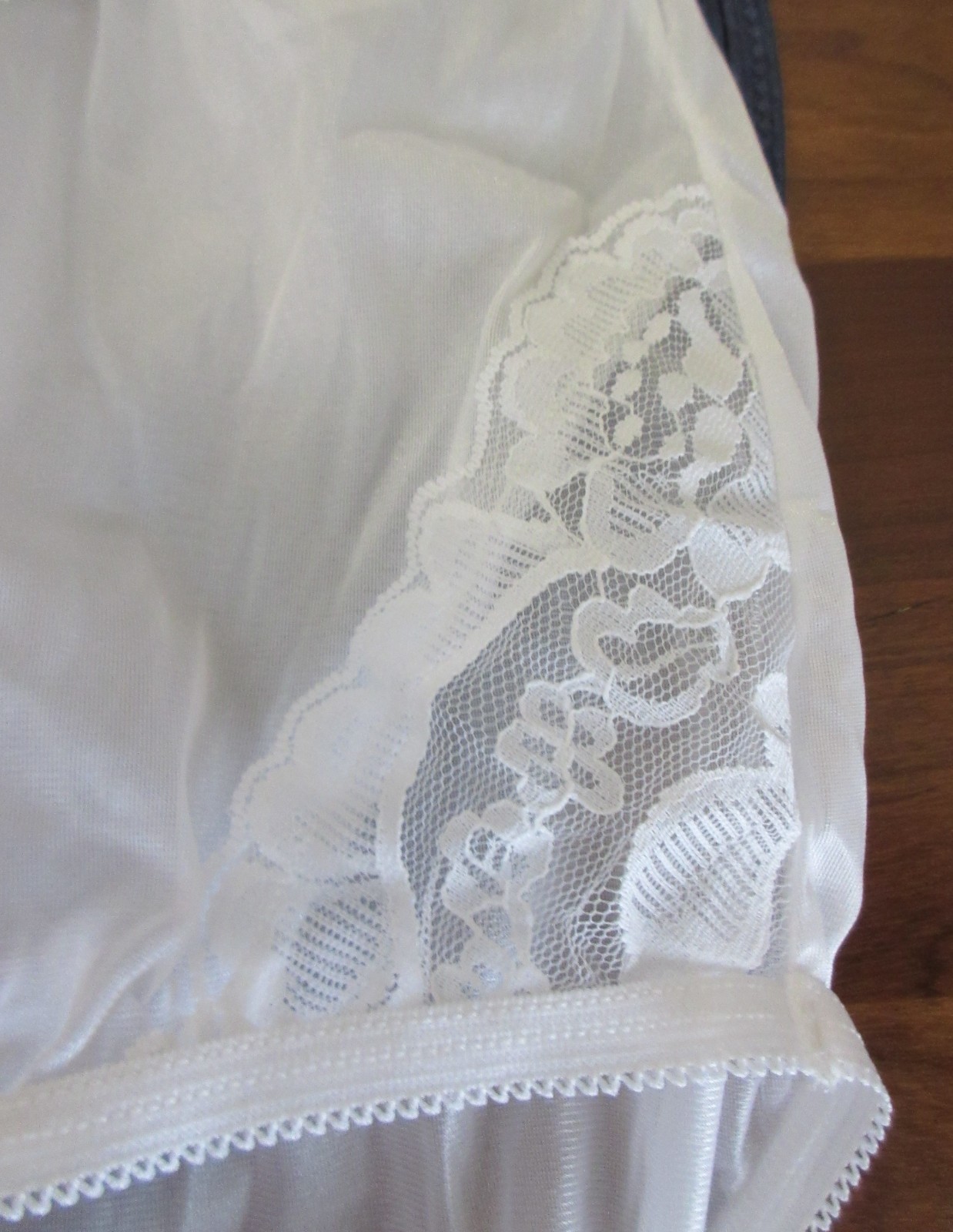 NOS VANITY FAIR 13001 WHITE SISSY hi waist GRANNY LACE leg panties sz 12/5XL