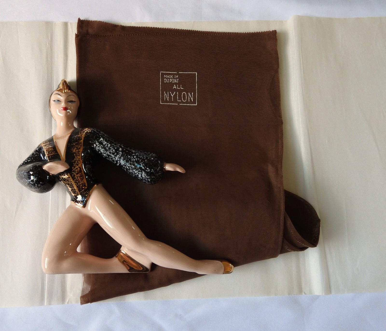 NOS Vtg FF Keyhole Cuban Heel Plain SEAMED Flat Knit Nylon STOCKINGS 9.5 29&Prime;
