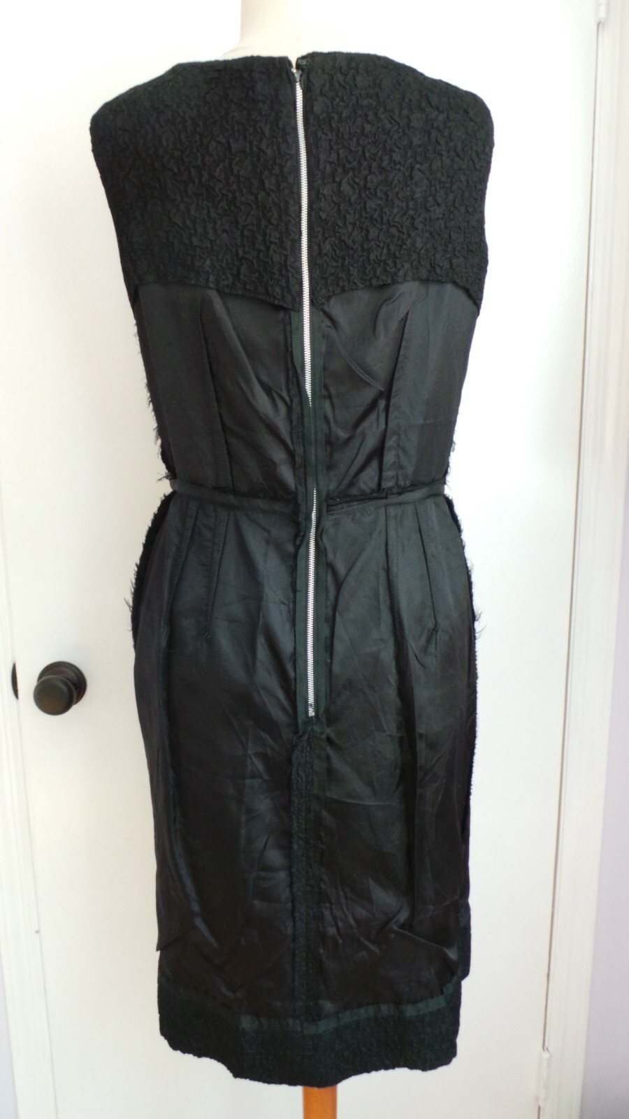 1950s-1960s black sleeveless texture sheath dress lined Sz 8? 30&Prime; waist 38&Prime; bust