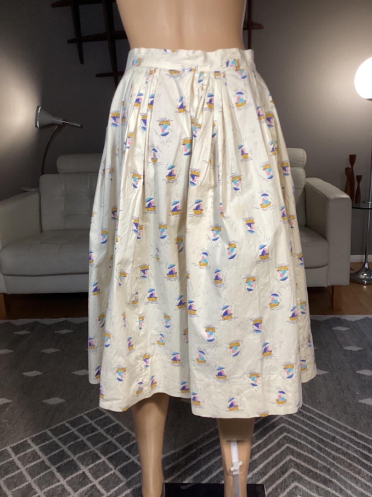 Vintage 1950&rsquo;s Cotton Pleated Novelty Print Skirt Boats Umbrellas 28&Prime; Waist
