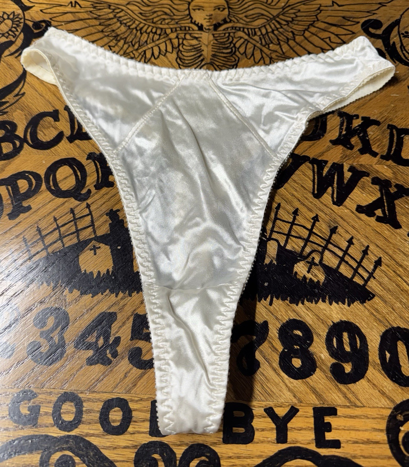 VINTAGE. LILY OF FRANCE SECOND SKIN HIGHCUT THONG PANTY ! SIZE MEDIUM. WHITE