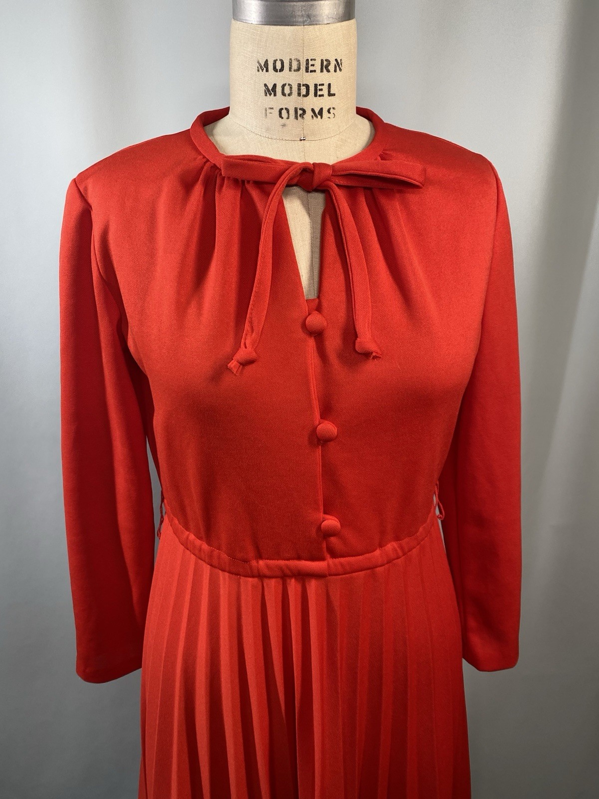 Vintage Dress SIZE MEDIUM red pleated double knit 60s 70s shirtwaist classic