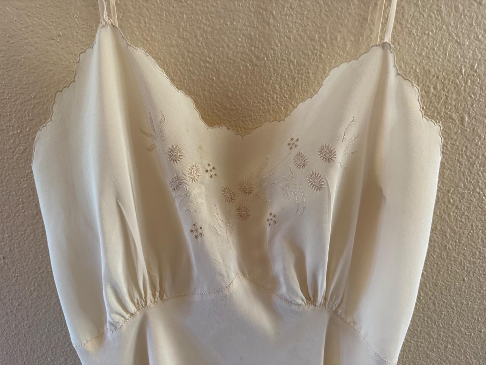 VTG 1940&rsquo;s Italian 100% Silk Handmade Ivory Slip or Nightgown