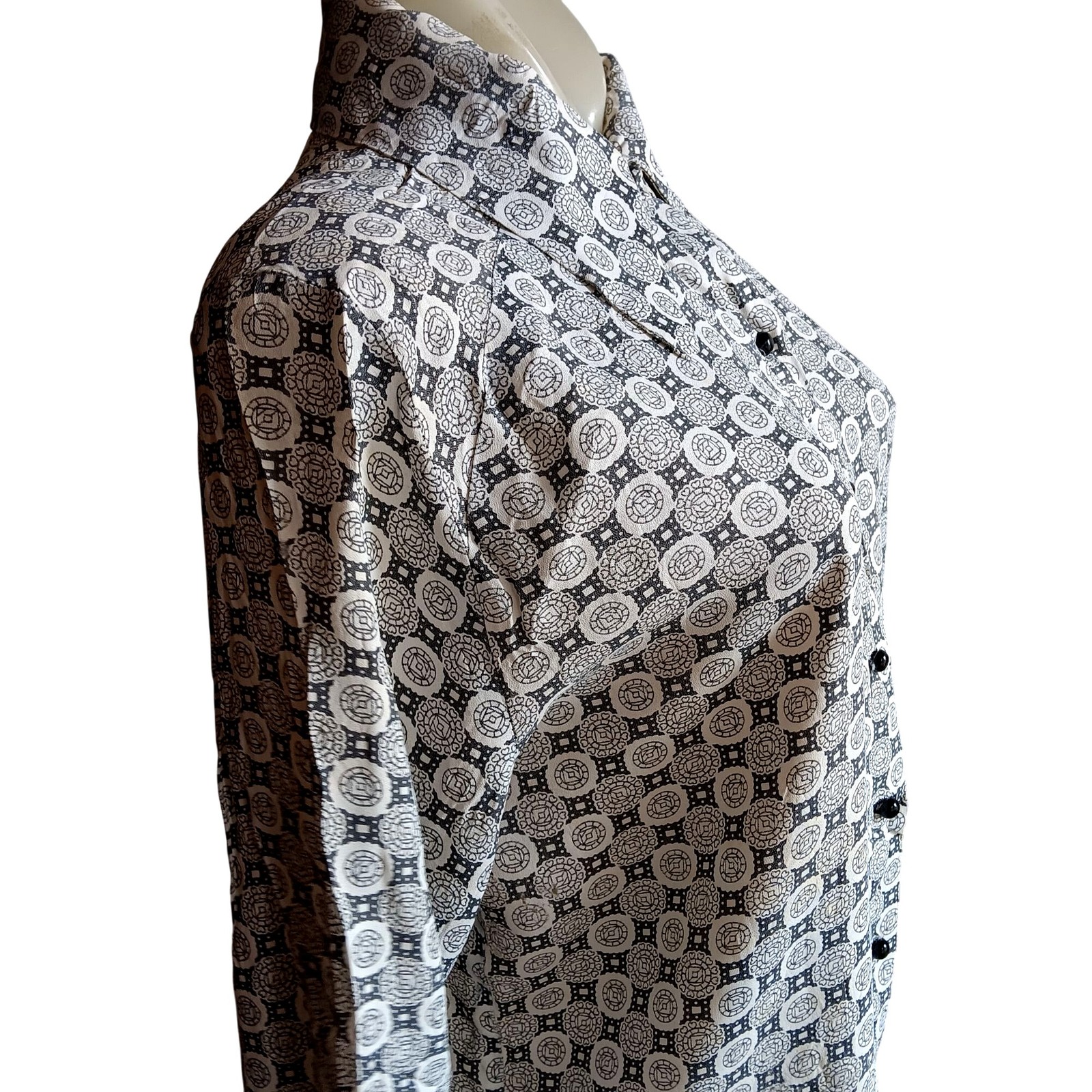 True Vintage Blouse Medium 1960&rsquo;s Geometric Print Button-Up Top Pointed Collar