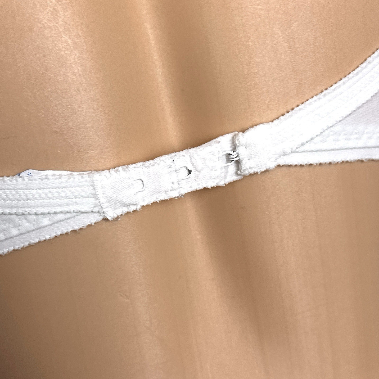 Vintage Warner&rsquo;s The Real McCoy Wireless Bra Size 34B White 1295 Fiberfill Lined