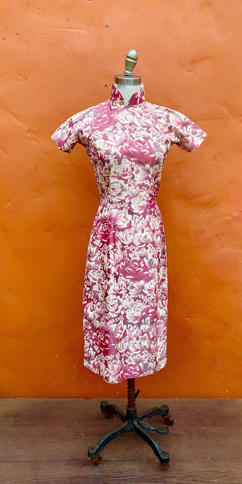 Vintage 1950s Silk Cheongsam Dress Pink Floral Metal Zipper Pinup Size 0 2