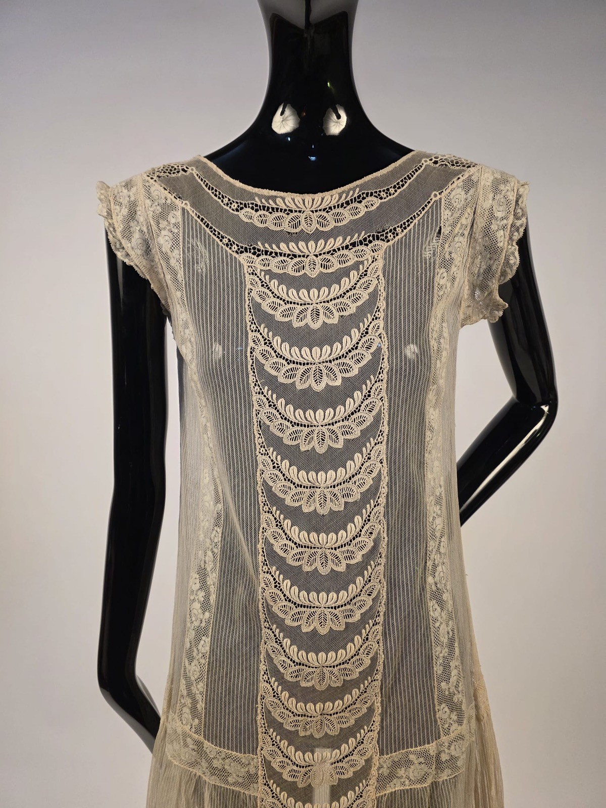 DAINTY + SWEET FLAPPER 1920’S NET + LACE INSERT TEA DRESS 
