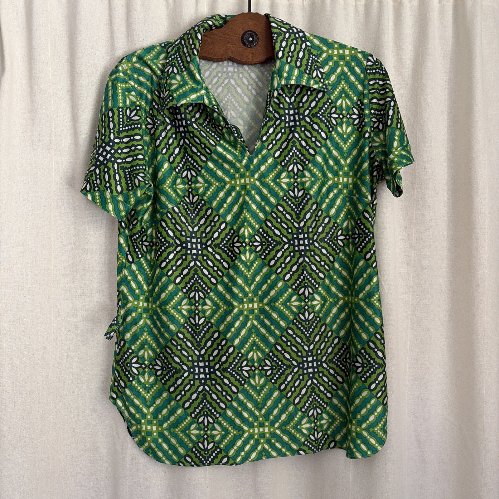 Groovy 70s Polyester Unisex Large Green White Geometric Collared V Neck