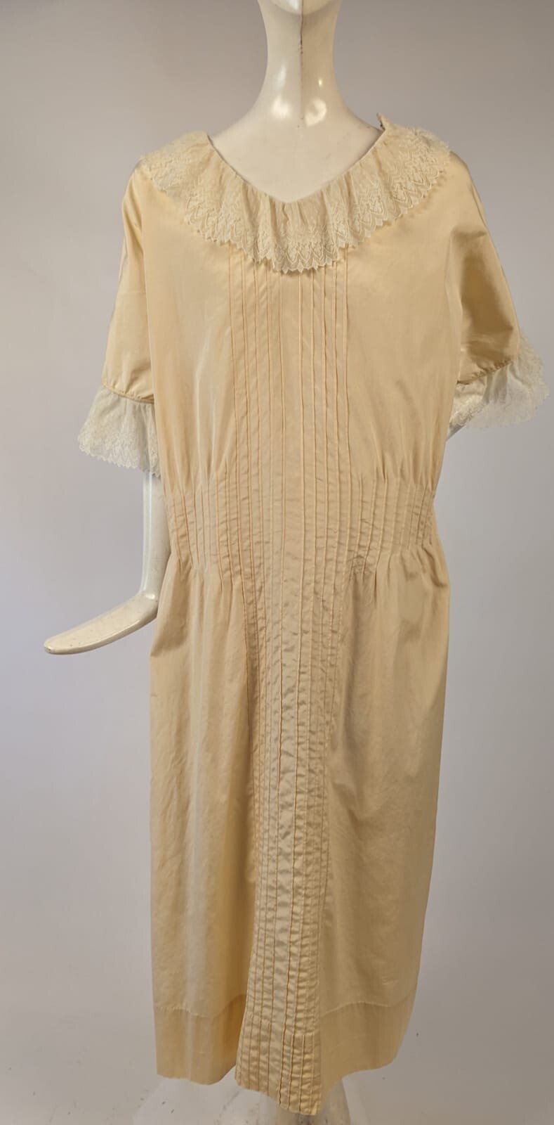 ANTIQUE LATE EDWARDIAN SILK COTTON BLEND DRESS W PLEATING + LACE TRIMS 