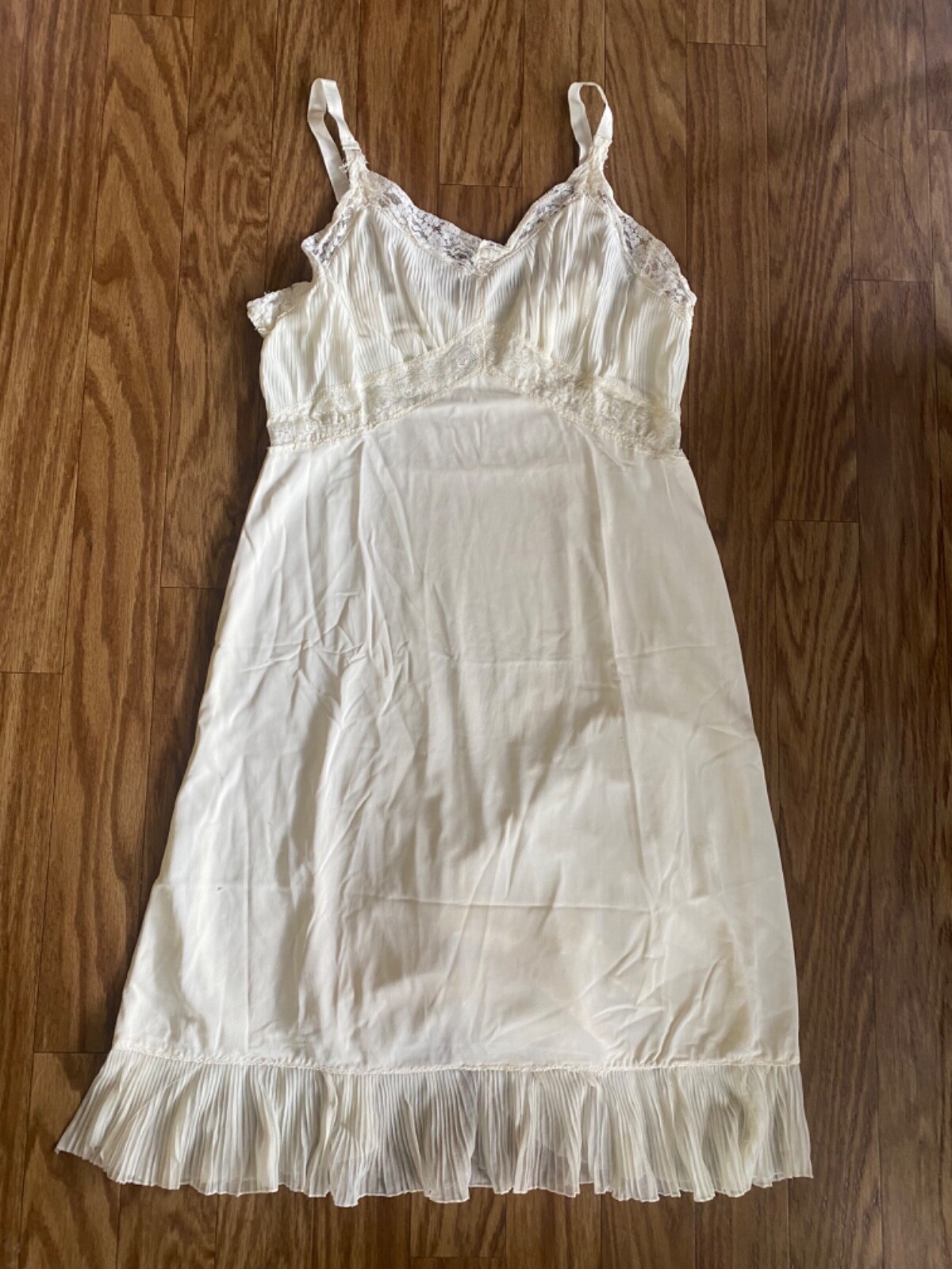 Vtg Charmode Cream Womens Slip