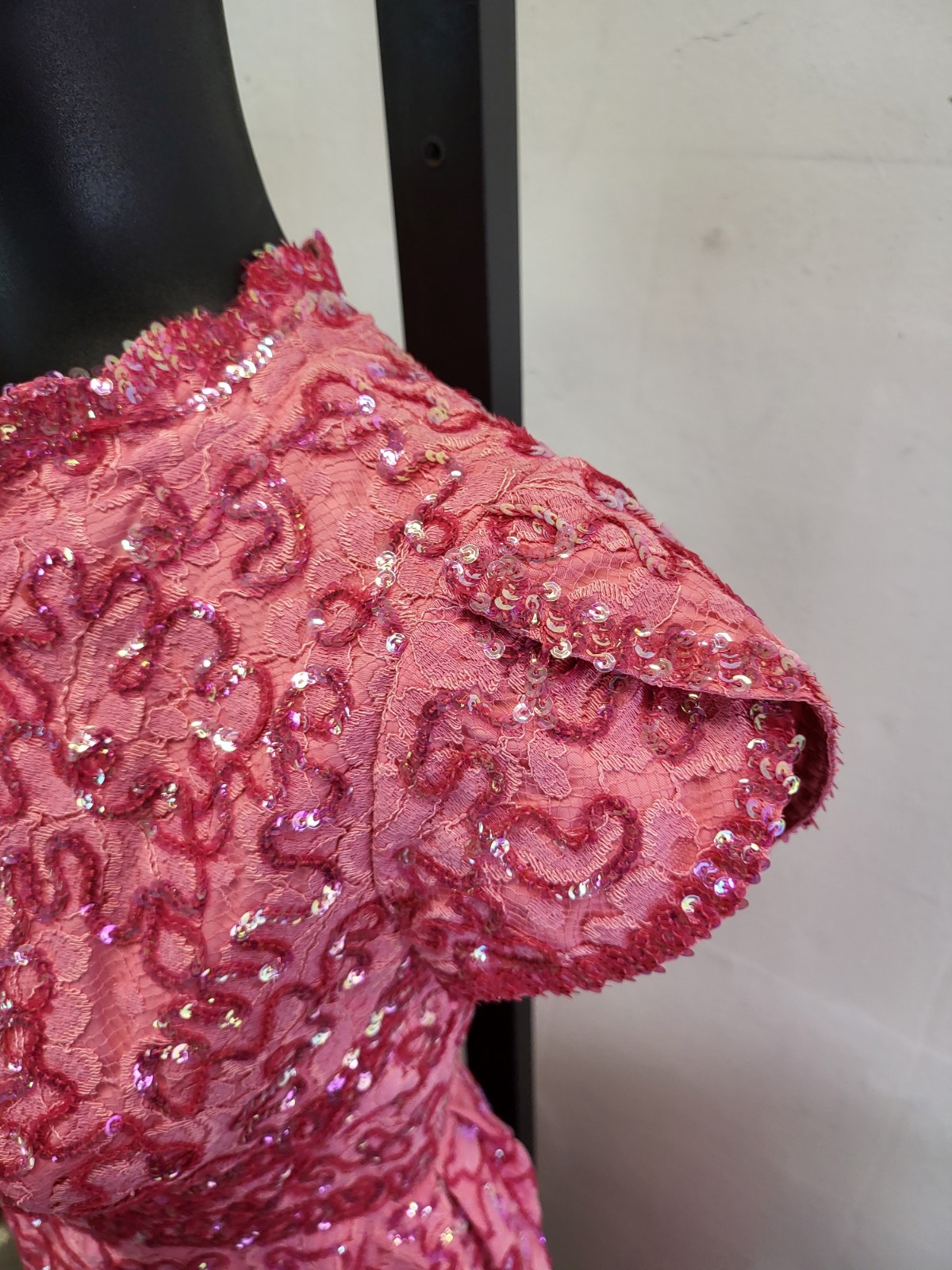 1960&rsquo;s Vibrant Pink Shimmering Sequin & Lace Hostess Gown Dress Size 10