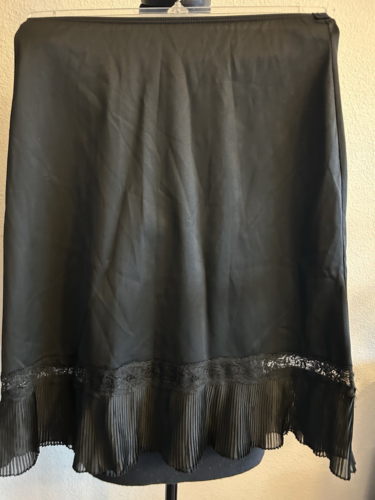 Vintage Charmode 1950’s/1960’s Black Lace Trimmed Slip Short Nylon Sz Sm