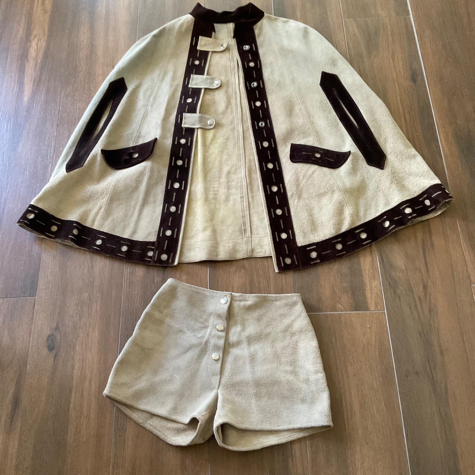 Vintage 1960s Tan Brown Suede Leather Poncho Snap Button Boho Hippie Cape Medium