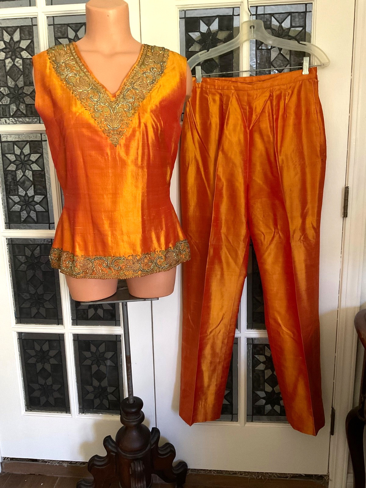 Vtg. 1970s Silk Pant suit Beaded Design Wedding Special Occ Formal Cocktail Prom