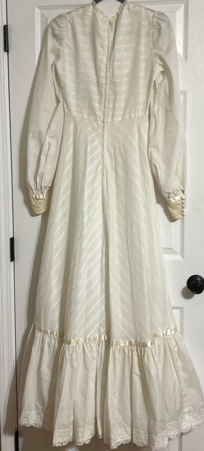 Vintage 1960’s /70’s Joseph Magnin Boho Hippie Prairie Dress Lace Trim Ivory