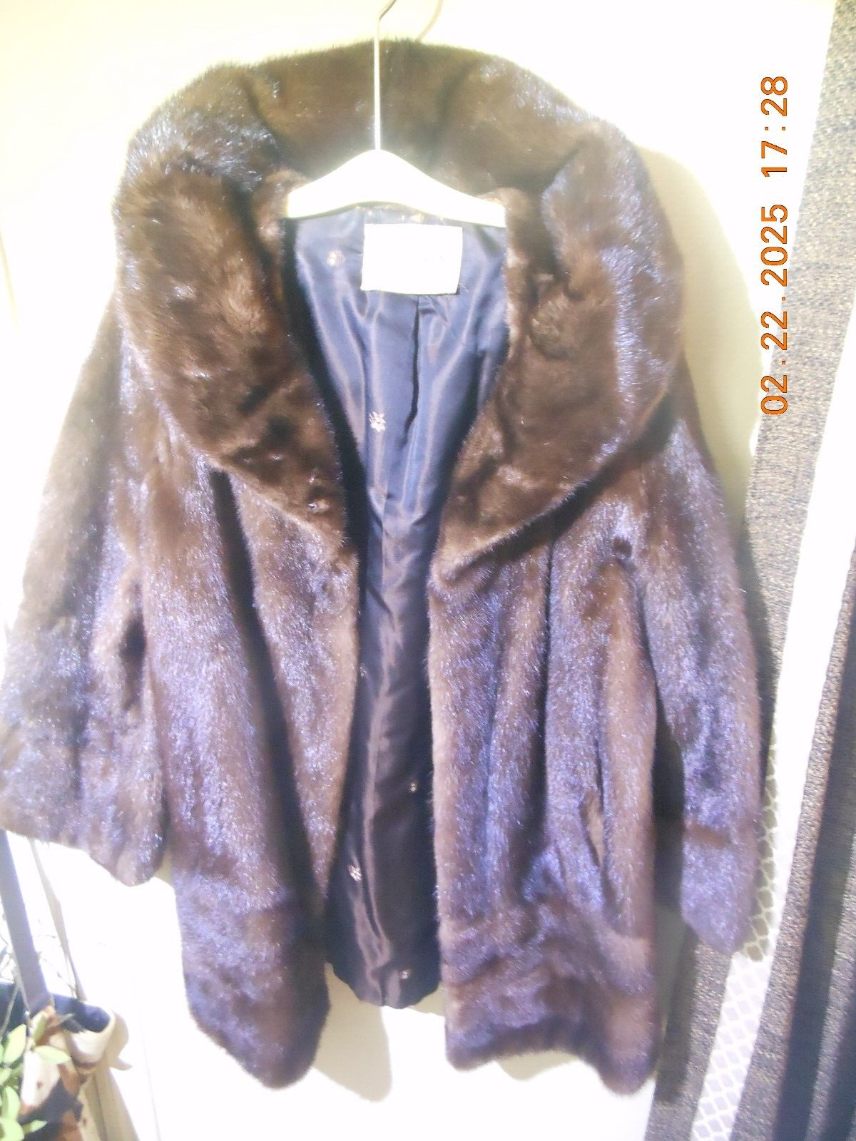 VINTAGE / MINK COAT FROM LLOYD&rsquo;S FURS OF DENVER, CO / BROWN / MINT CONDITION!!!