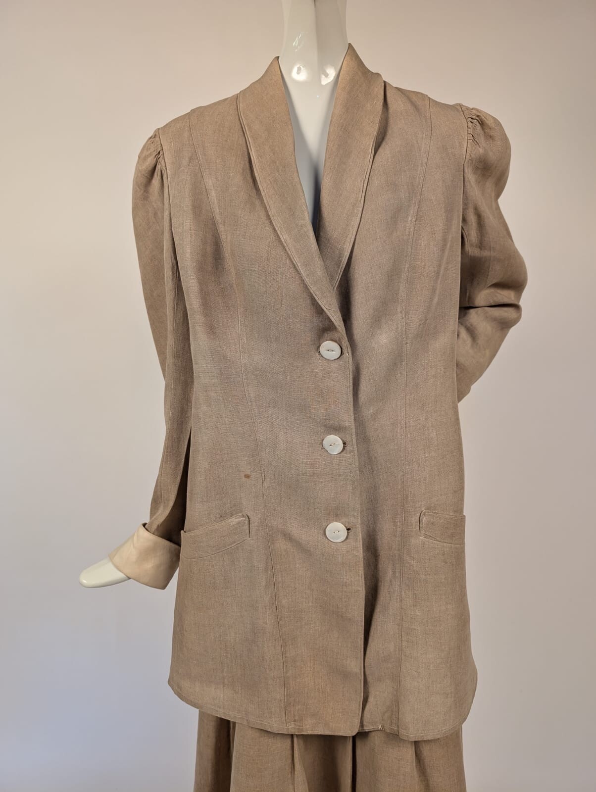 ANTIQUE EDWARDIAN 2 PC LINEN WALKING SUIT W POLISHED SHELL BUTTONS