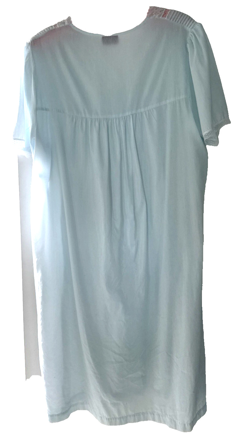 Vintage Vanity Fair Size Large Powder Blue Peignor Robe Little Buttons Lace