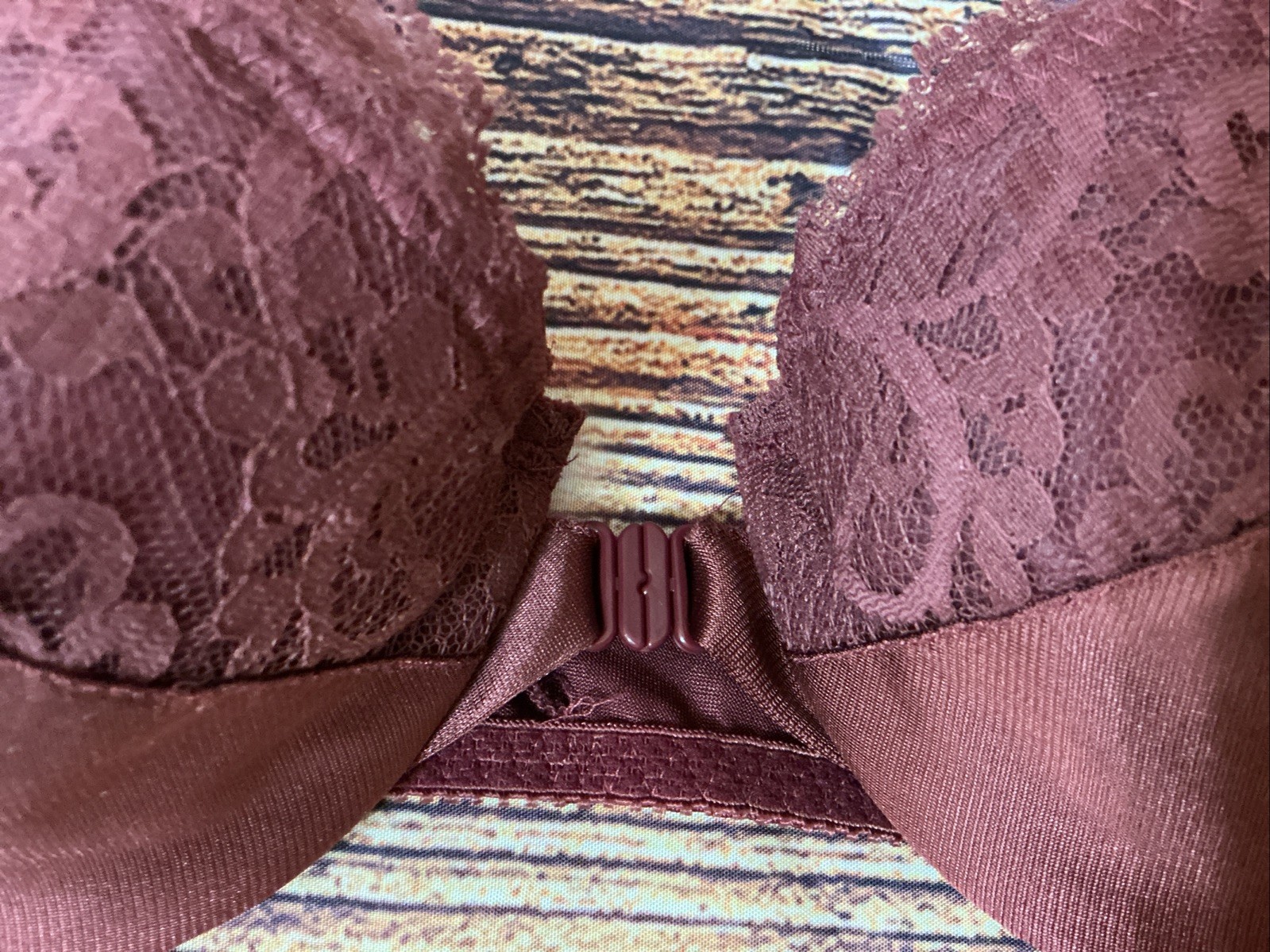 Vintage Maidenform Sweet Nothings Underwire Lace Front Closure Bra Wine 34C