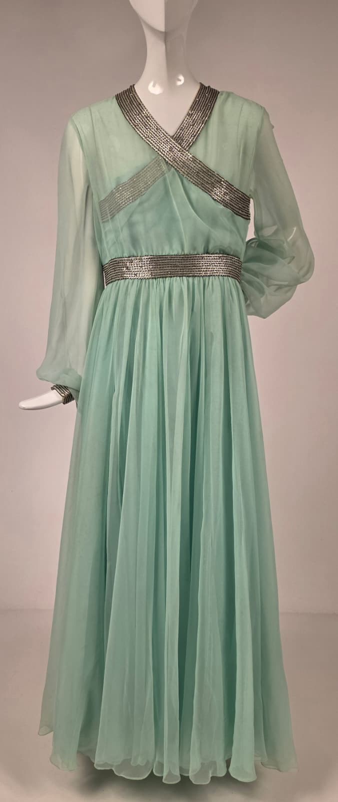 GLAMOUR VINTAGE 1970’S GLASS BEADED PALE GREEN POLY CHIFFON LONG EVENING DRESS