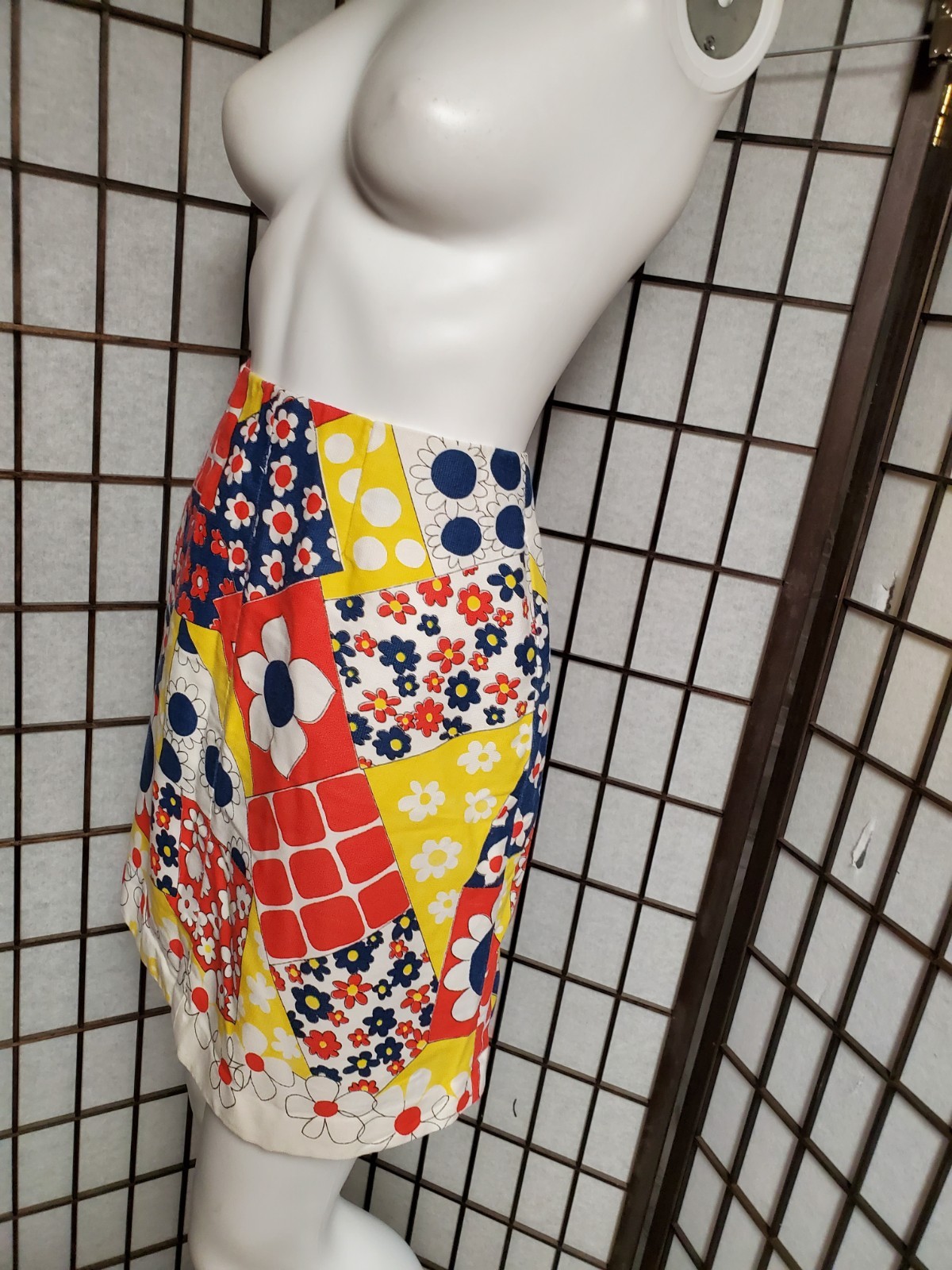 Vtg 60s Flower Power Mini A LINE Skirt mod Gogo Hippie Daisy 26&Prime; Waist X 19&Prime; Euc