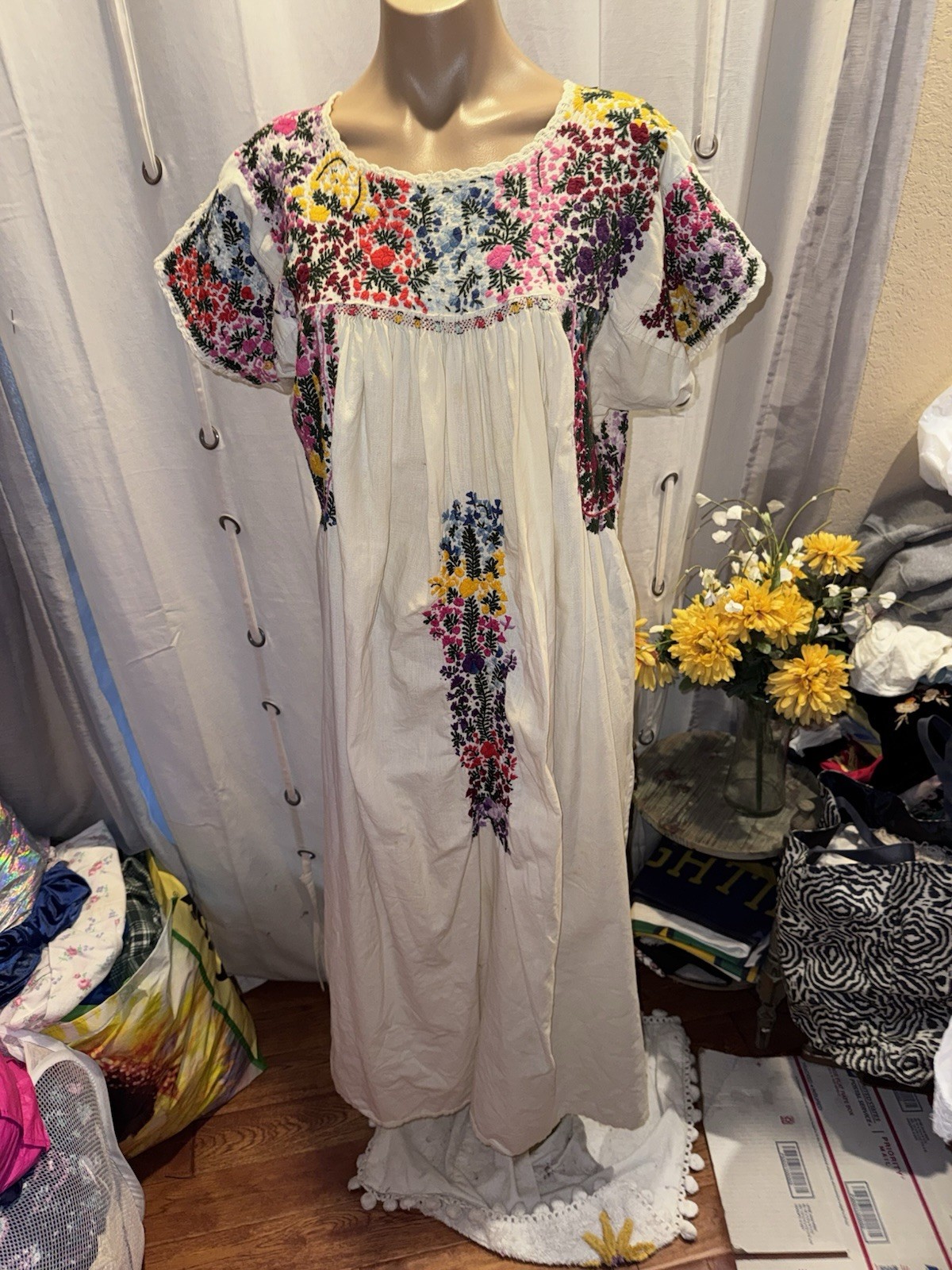 Vintage Oaxacan Mexican 70&rsquo;s Long Dress Off White Cotton Embroidered Floral Sz L